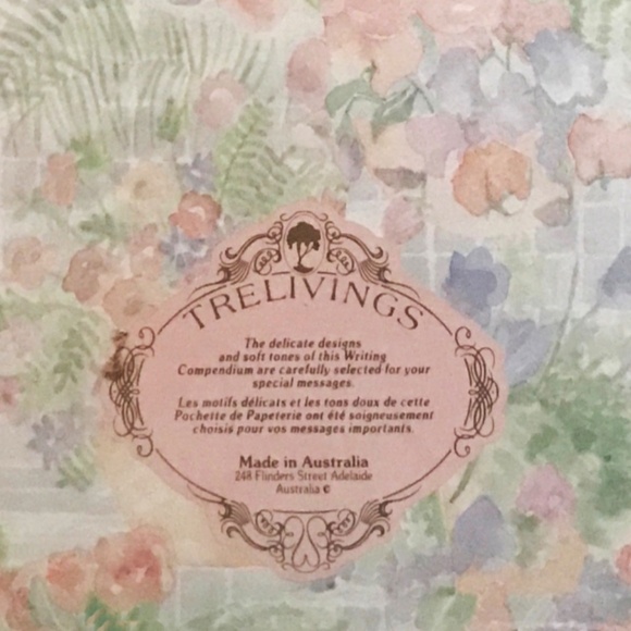 NWOT Trelivings Writing Compendium - Picture 3 of 3